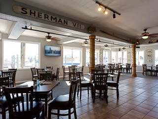 Waterside dining at the Shipyard Grill restaurant in Panama City
