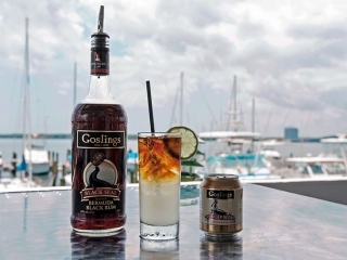 Waterside dining at the Shipyard Grill restaurant in Panama City